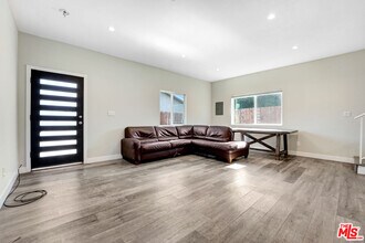 12159 Hart St in Los Angeles, CA - Building Photo - Building Photo