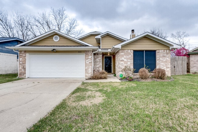 3835 Brookwind Dr in La Porte, TX - Building Photo - Building Photo
