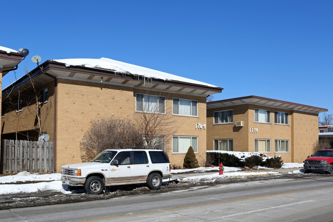 1764 E Oakton St in Des Plaines, IL - Foto de edificio