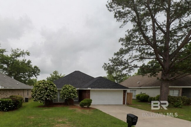 property at 1701 Woodbridge Cir E