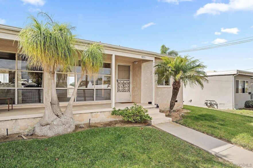 4851 Iroquois Ave in San Diego, CA - Building Photo