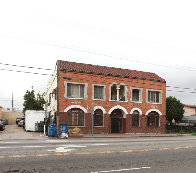 664 E Adams Blvd in Los Angeles, CA - Building Photo - Building Photo