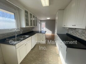 110 Stardust Crescent in Thunder Bay, ON - Building Photo