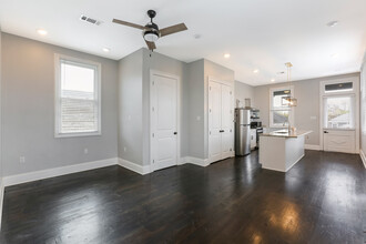 725 Desire St in New Orleans, LA - Building Photo - Interior Photo