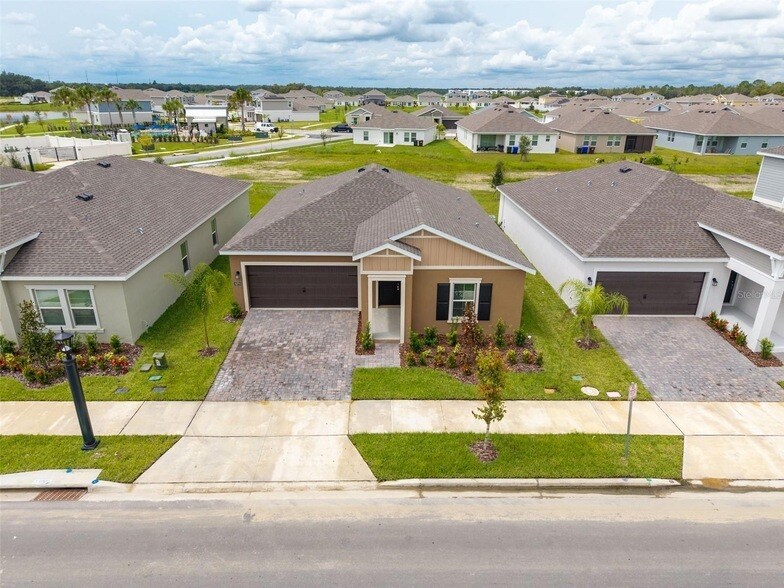 4694 Golden Knight Blvd in Kissimmee, FL - Foto de edificio