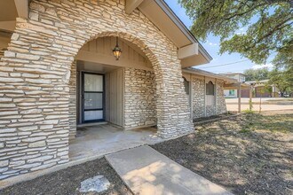 13509 Lois Ln in Austin, TX - Building Photo - Building Photo