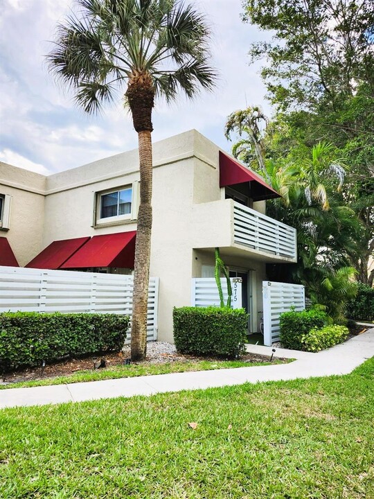 575 NW 98th Ave in Plantation, FL - Building Photo