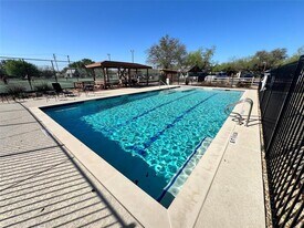 128 Topspin Cir in Spicewood, TX - Building Photo