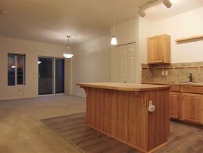 14335 Simonds Rd NE in Kirkland, WA - Building Photo - Building Photo