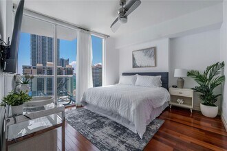 6515 Collins Ave in Miami, FL - Building Photo - Building Photo
