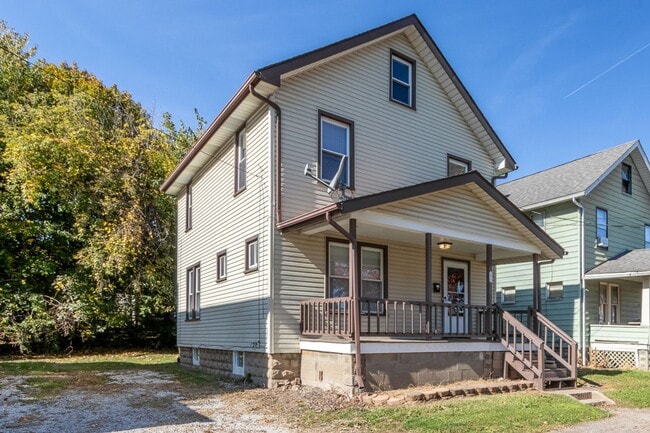 property at 1017 Mosley Ct SW