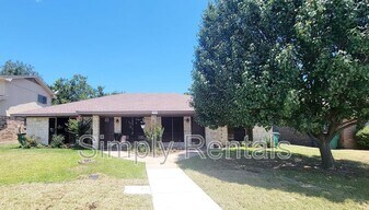 3102 Stanford St in Greenville, TX - Building Photo