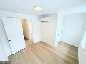 5031 W Girard Ave in Philadelphia, PA - Building Photo - Building Photo