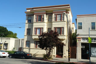 5687 Miles Ave in Oakland, CA - Building Photo - Building Photo