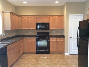 1824 Baslia Ln in Spring Hill, TN - Foto de edificio - Building Photo