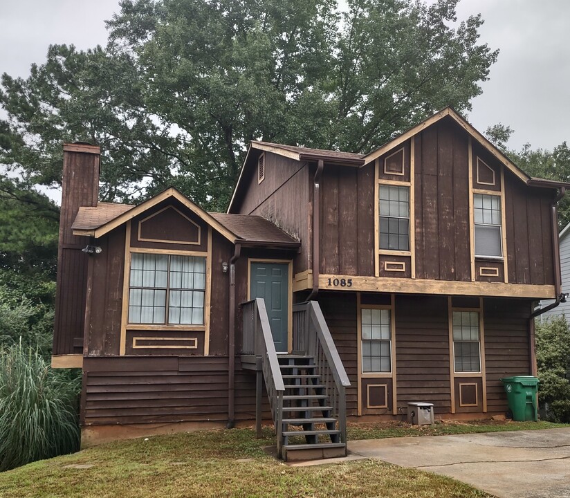 1085 Mainstreet Valley Dr in Stone Mountain, GA - Building Photo