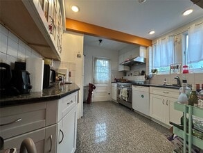 3 Locust St in Westbury, NY - Building Photo - Building Photo