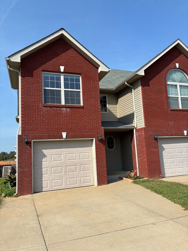 137 Twin Lakes Dr in Vine Grove, KY - Building Photo - Building Photo