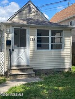 225-227-227 Seeley Ave in Keansburg, NJ - Building Photo