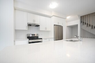 1282 Dempster Ln in Oakville, ON - Building Photo - Building Photo