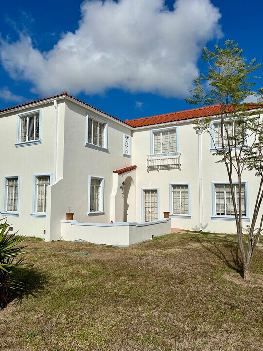 949 S Ohio Ave in Mercedes, TX - Building Photo