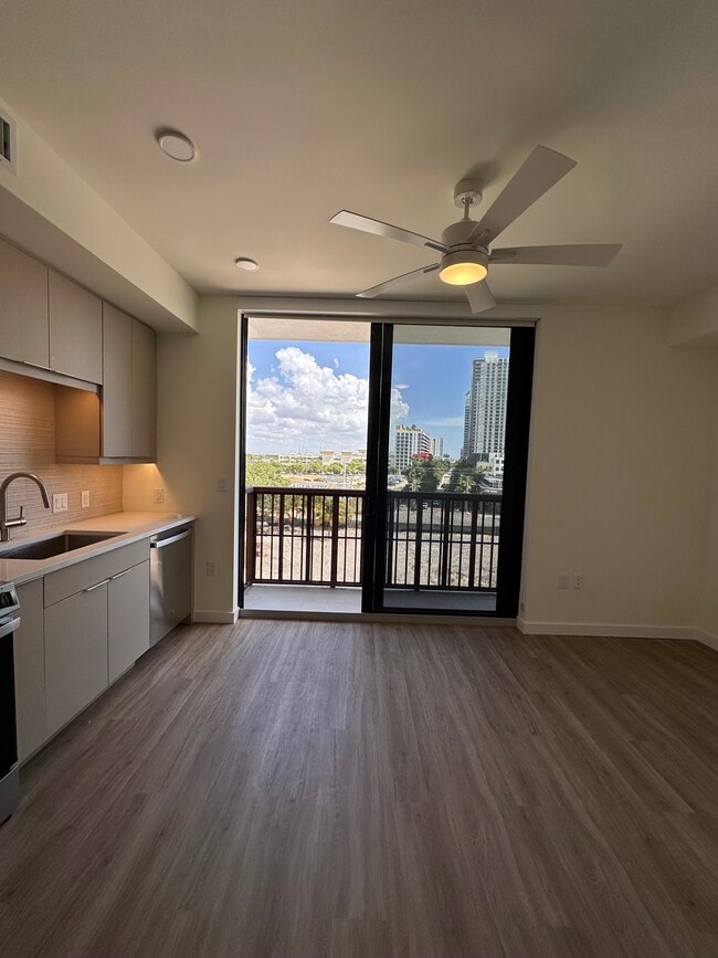 235 NE 27th St, Unit S2 in Miami, FL - Foto de edificio - Building Photo