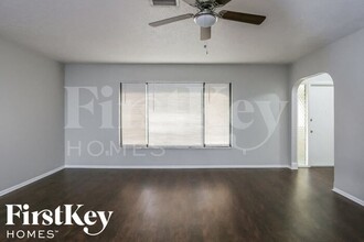 3423 SE 8th Pl in Cape Coral, FL - Foto de edificio - Building Photo