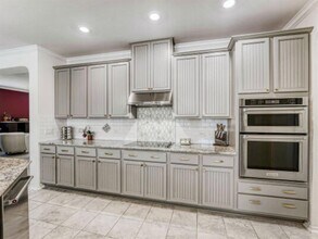 159 Kennicott Dr in Kyle, TX - Foto de edificio - Building Photo