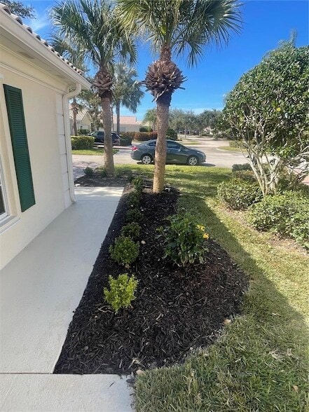 5651 Modena Pl in Sarasota, FL - Foto de edificio - Building Photo