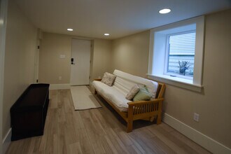 4220 Bagley Ave N, Unit B in Seattle, WA - Foto de edificio - Building Photo
