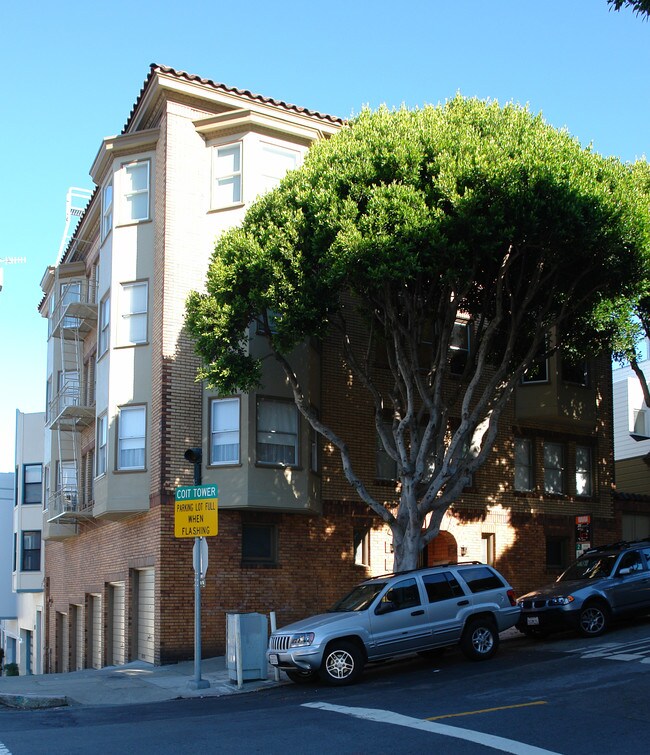 490 Lombard St in San Francisco, CA - Building Photo - Building Photo