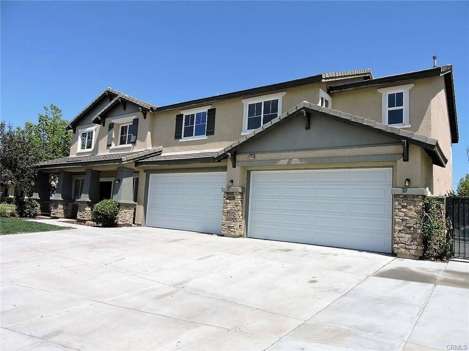 32948 Midnightline Ct in Menifee, CA - Building Photo