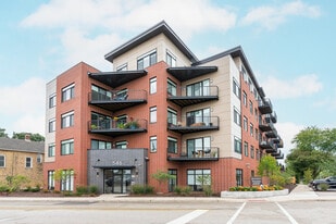 440 Green Bay Rd in Highwood, IL - Building Photo