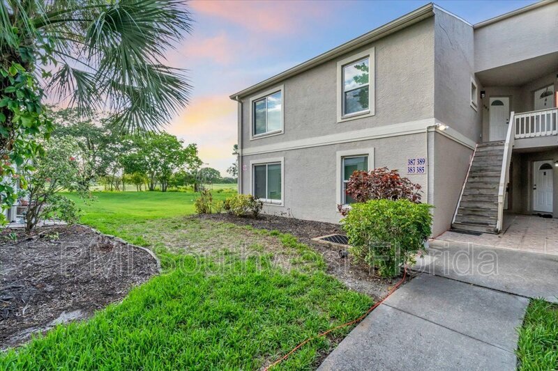 383 Bobby Jones Rd in Sarasota, FL - Building Photo