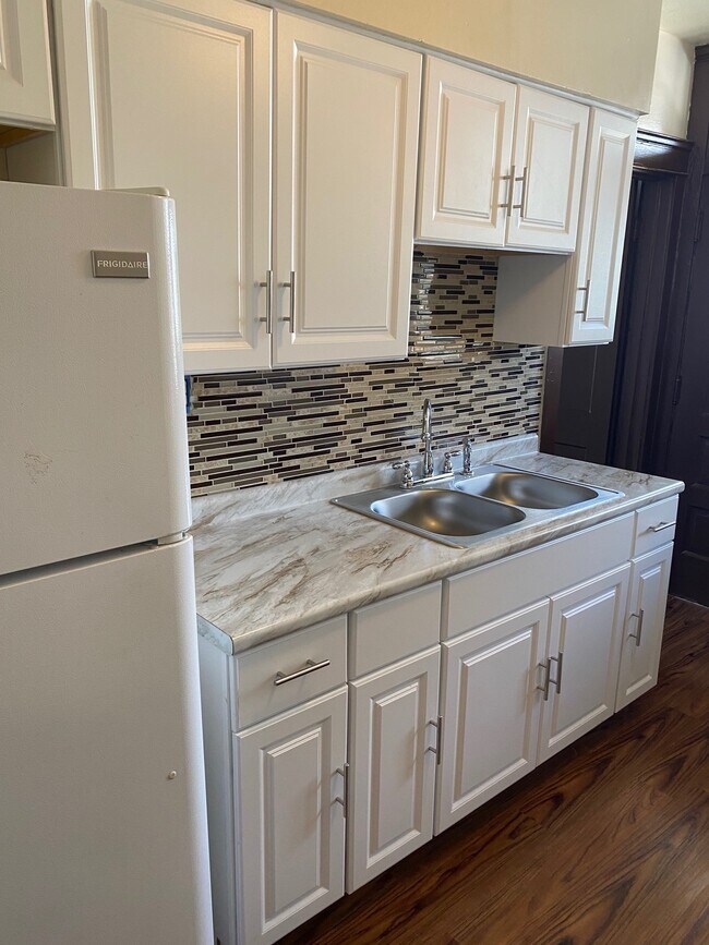 1557 Cohassett Ave-Unit -4 in Lakewood, OH - Building Photo - Building Photo