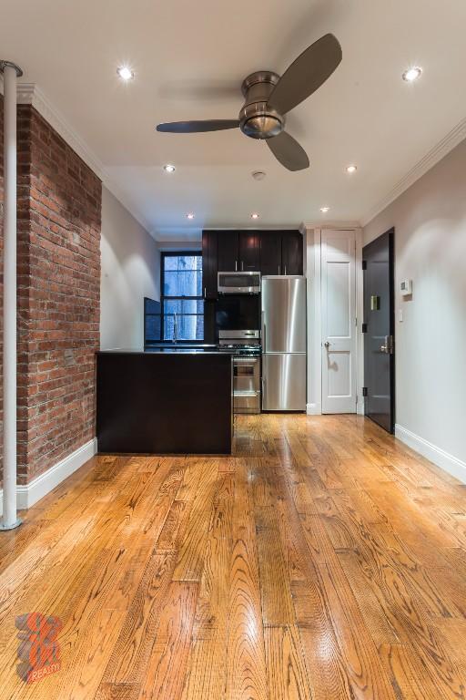 438 W 52nd St