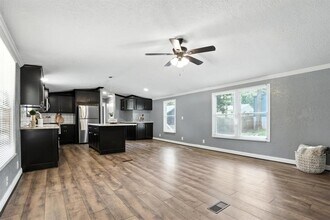 12560 Royal W Dr in Conroe, TX - Building Photo - Building Photo