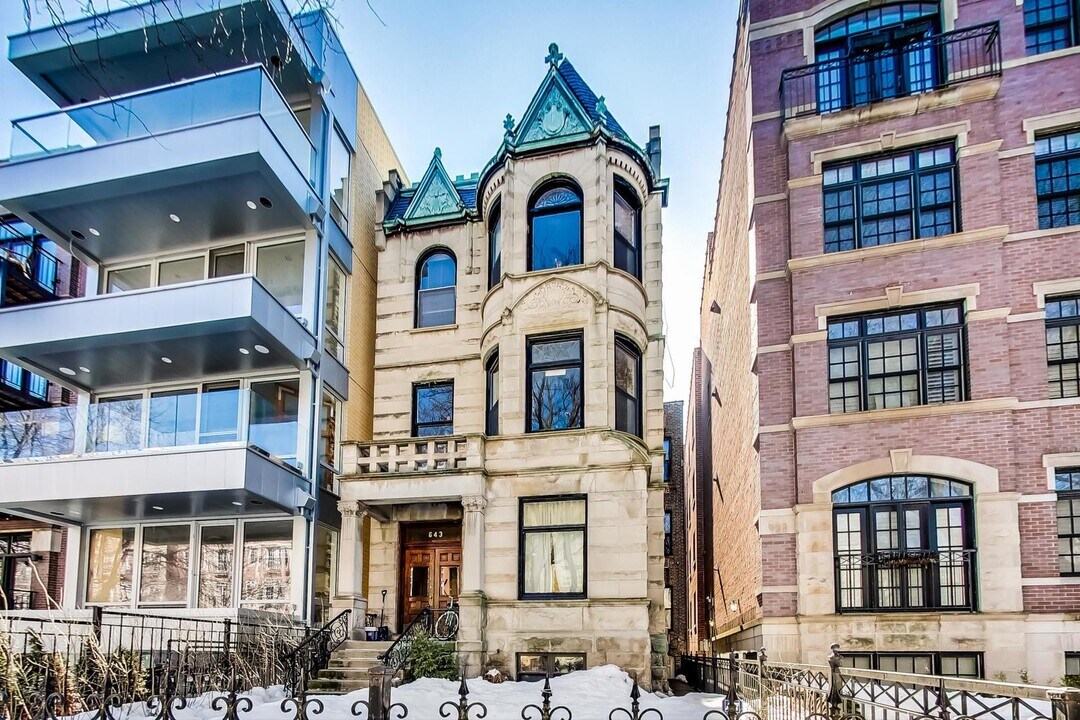 643 W Wrightwood Ave-Unit -2 in Chicago, IL - Building Photo