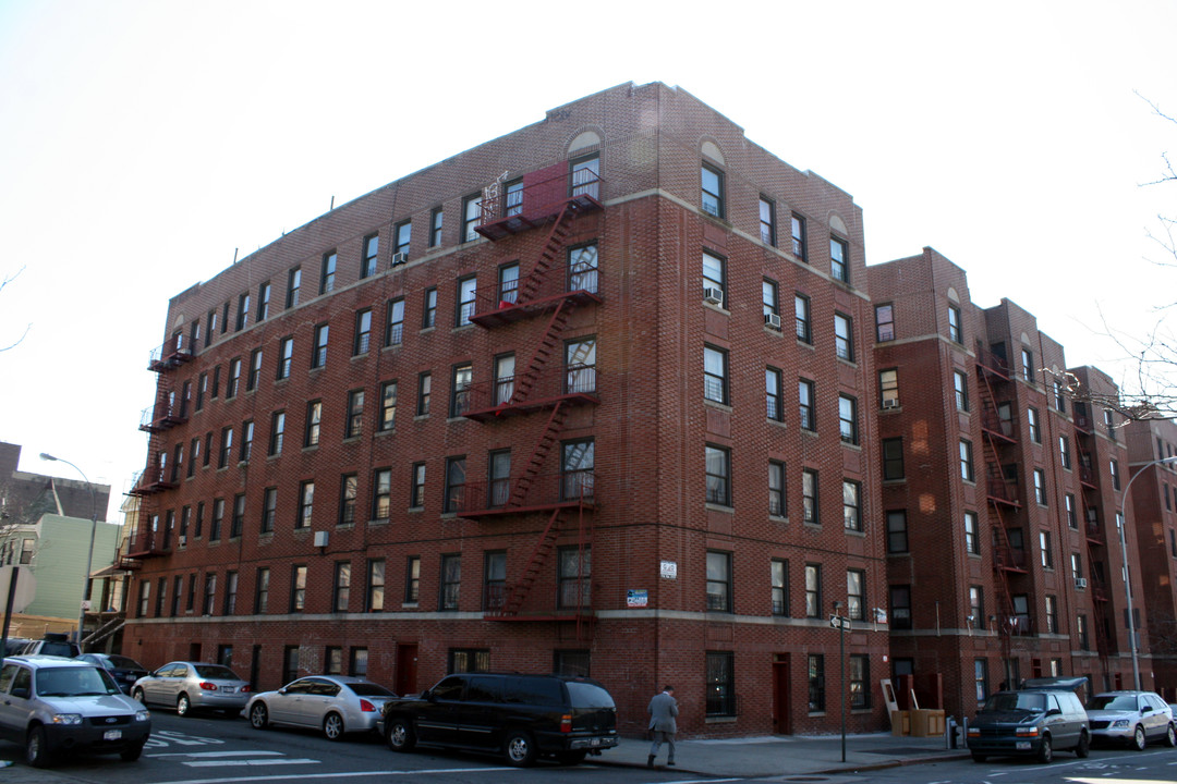 3154 Grand Concourse in Bronx, NY - Building Photo