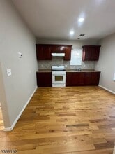 214 Erie St in Elizabeth, NJ - Building Photo - Building Photo