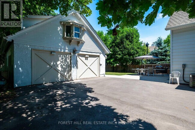 1207 Lorne Park Rd in Mississauga, ON - Building Photo - Building Photo