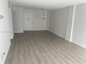 1913 S Ocean Dr in Hallandale Beach, FL - Foto de edificio - Building Photo