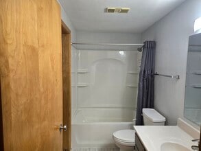 222 Jay St, Unit #207 in La crosse, WI - Foto de edificio - Building Photo