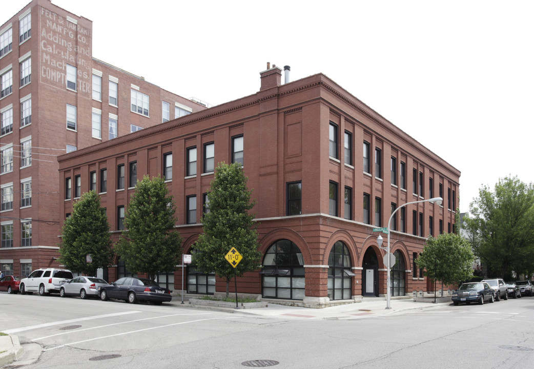 1652-1658 W Wabansia Ave in Chicago, IL - Building Photo