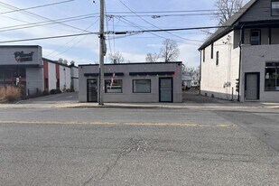 826 Main St in Arlington, NY - Building Photo