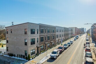 Guilford Row in Baltimore, MD - Building Photo - Building Photo