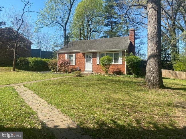 2200 Greenwich St in Falls Church, VA - Building Photo - Building Photo