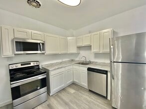 817 Anaheim St in Pittsburgh, PA - Building Photo - Building Photo