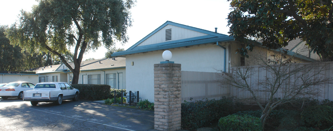 Oak View Apartments in Mountain View, CA - Building Photo