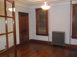 17 Belmont Pl in Amsterdam, NY - Building Photo - Building Photo